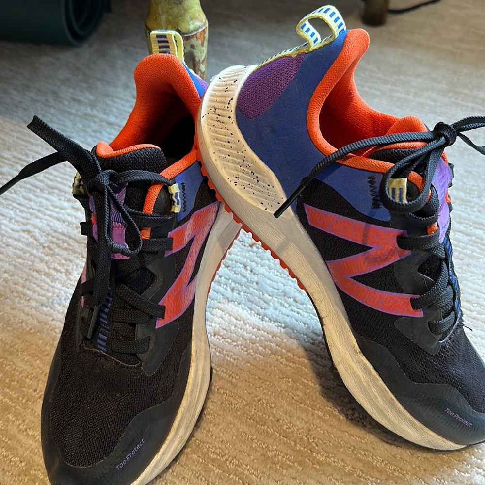 NEW BALANCE -Trail. In good condition